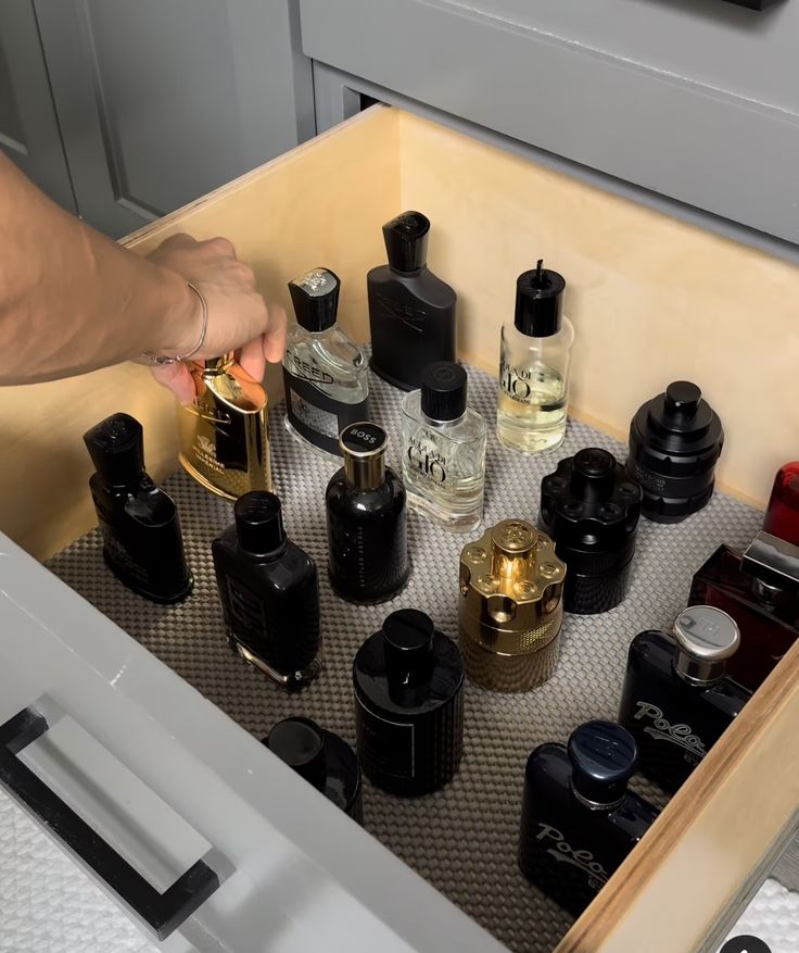 The Ultimate Guide to Choosing the Perfect Fragrance: A Luxury Experience with Perfume Hub